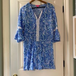 Size L Lilly Pulitzer blue casual dress with white detailing.